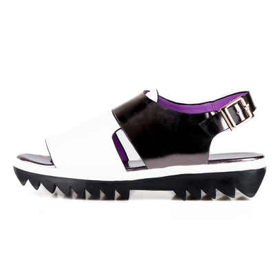 俊杰鞋業(yè)與L20鞋業(yè) 雙品牌戰(zhàn)略下的協(xié)同發(fā)展與市場(chǎng)共贏